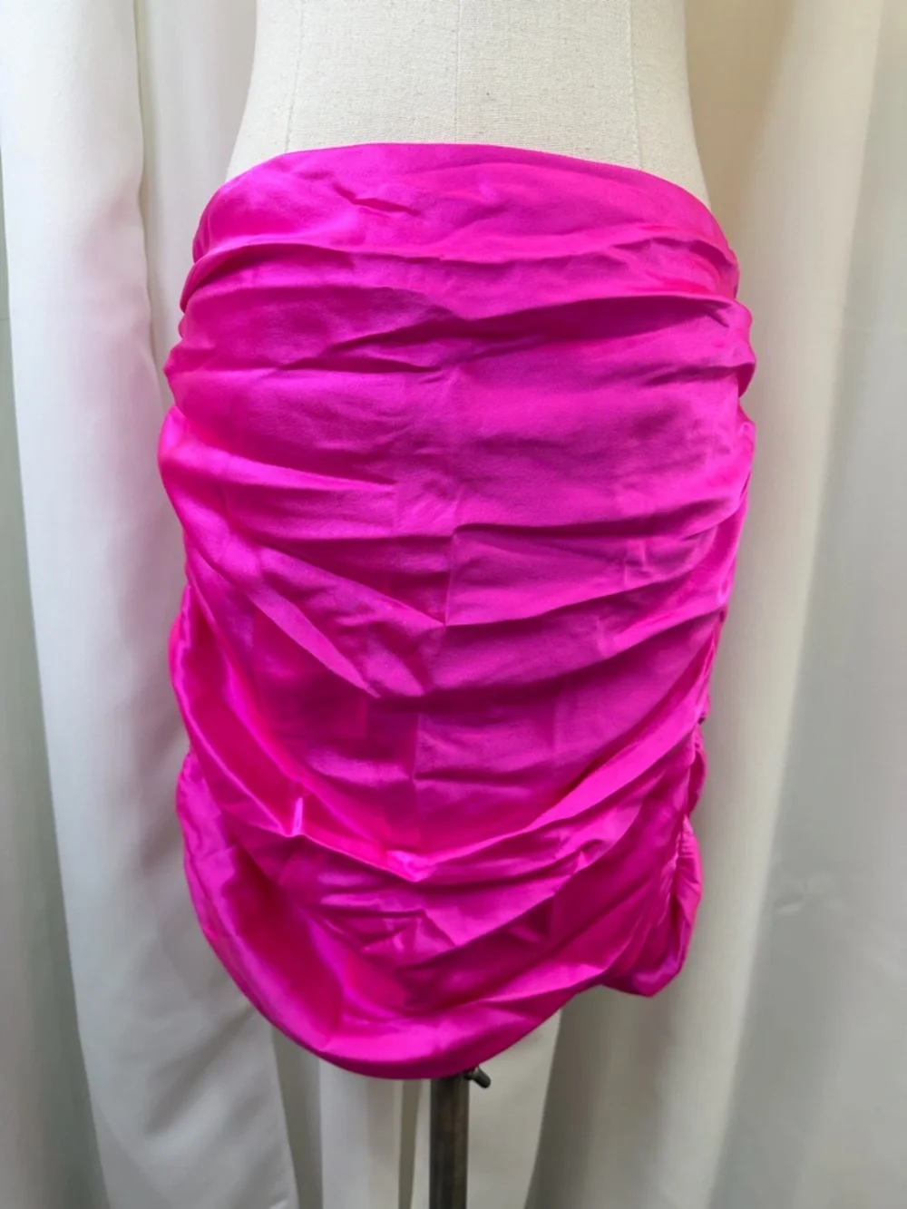 NWT Michelle Mason ‘Ruched Silk-Satin Mini Skirt’ in “Bright Pink” Size 8